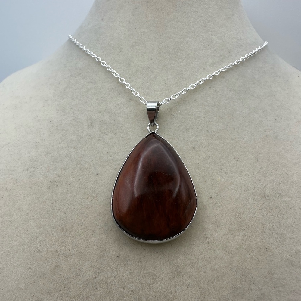 Red Tiger’s Eye Pendant Necklace on Silver Plated Box Chain - Picture 4 of 10